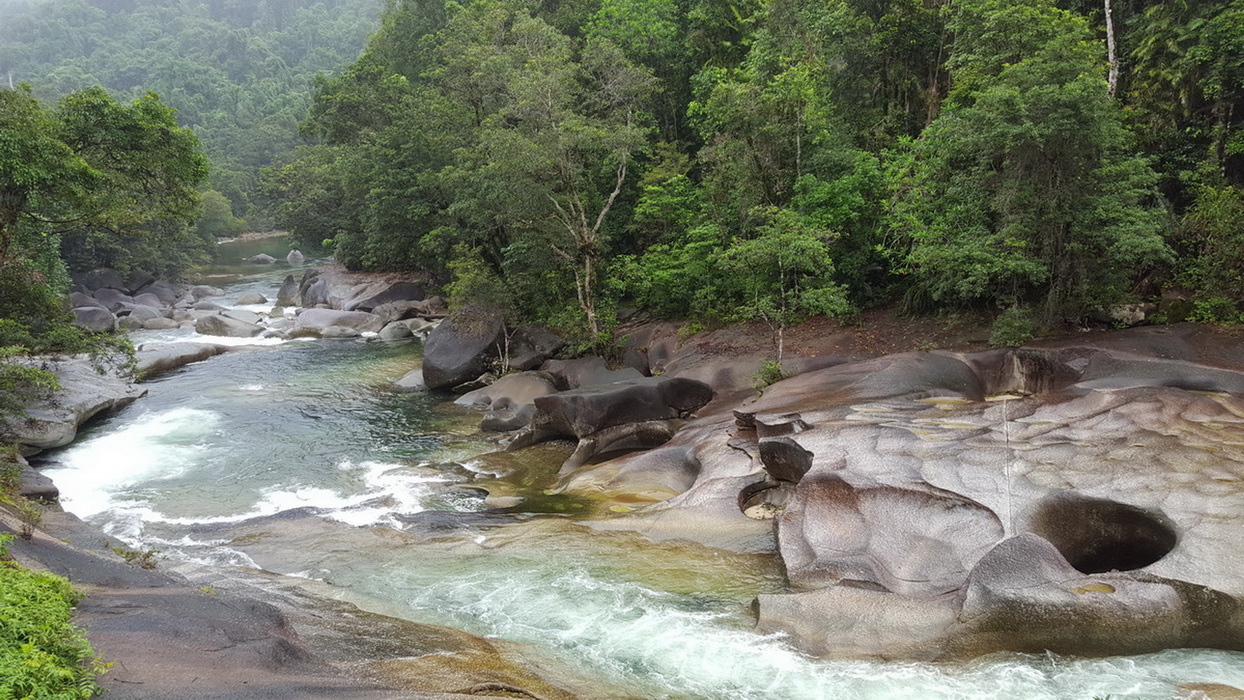 Great Waterfalls and Crater Lakes Private Tour