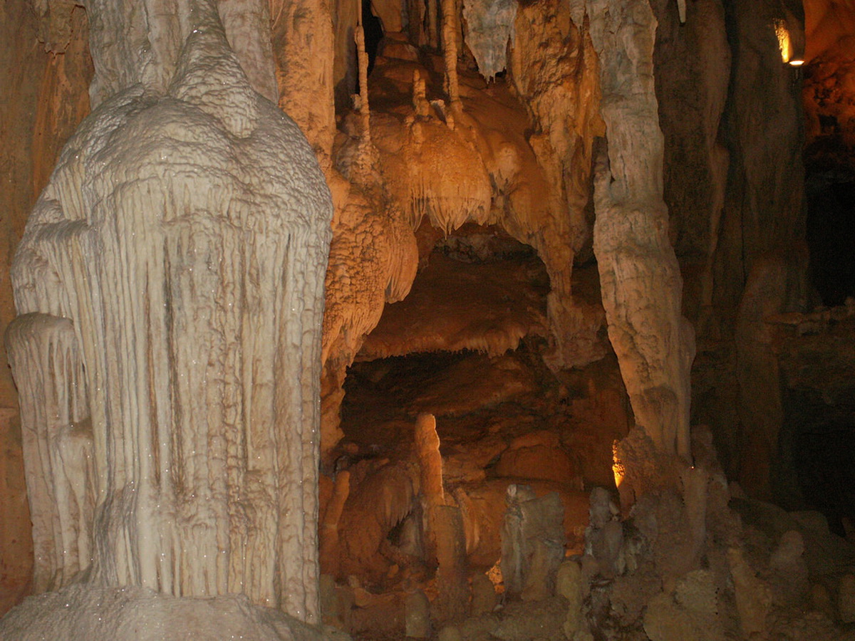 Inland Caves & Wonders Private Tour