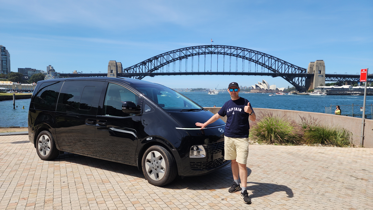 Private tour guide with luxury vehicle in Sydney