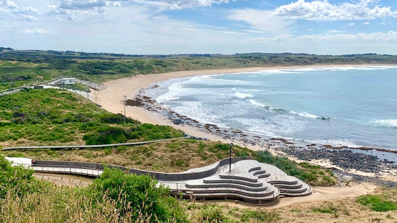 The free Nobbies boardwalk on Phillip Island above the beach and surf